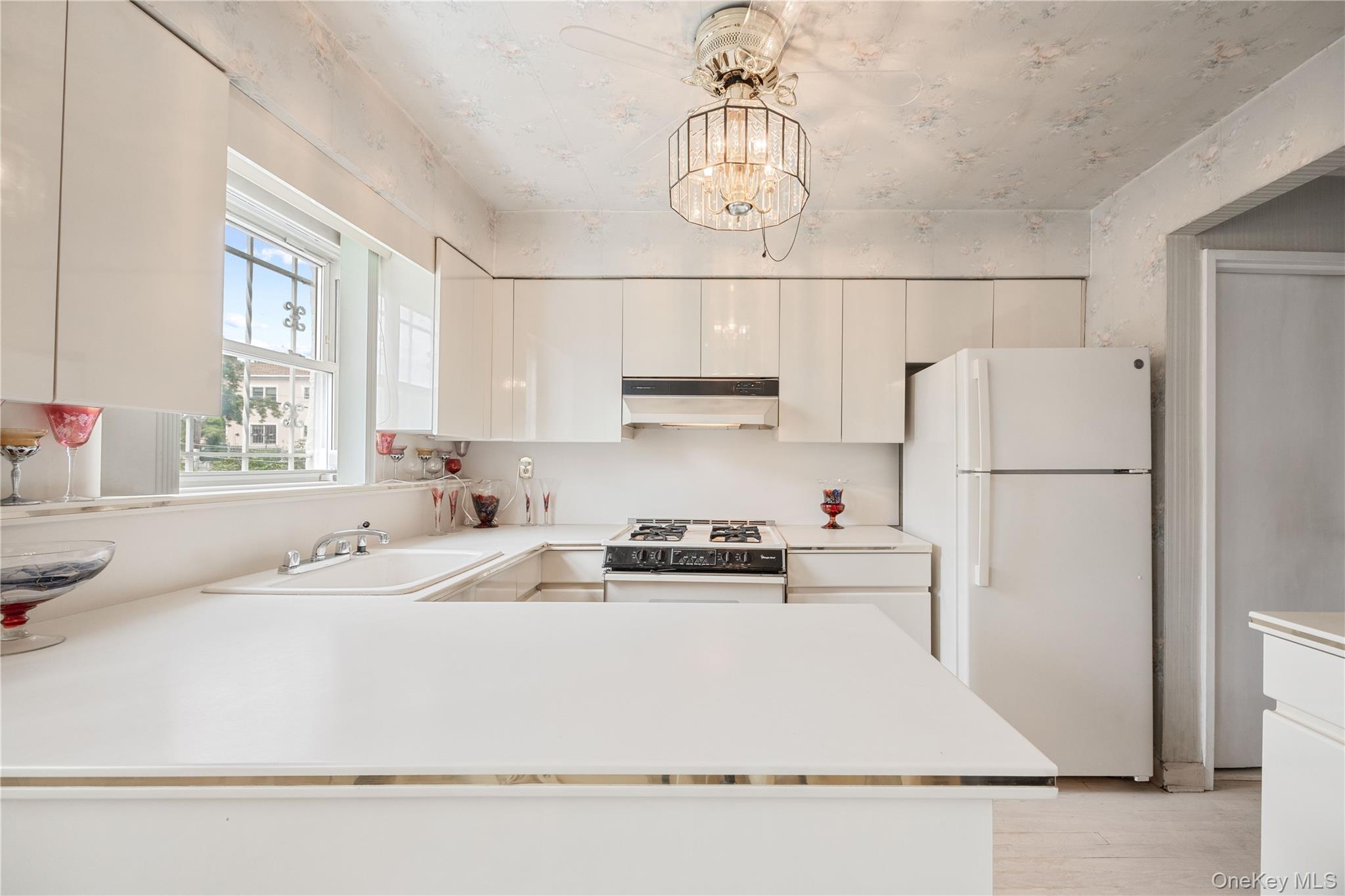 727 Hollywood Avenue Property Photo 15