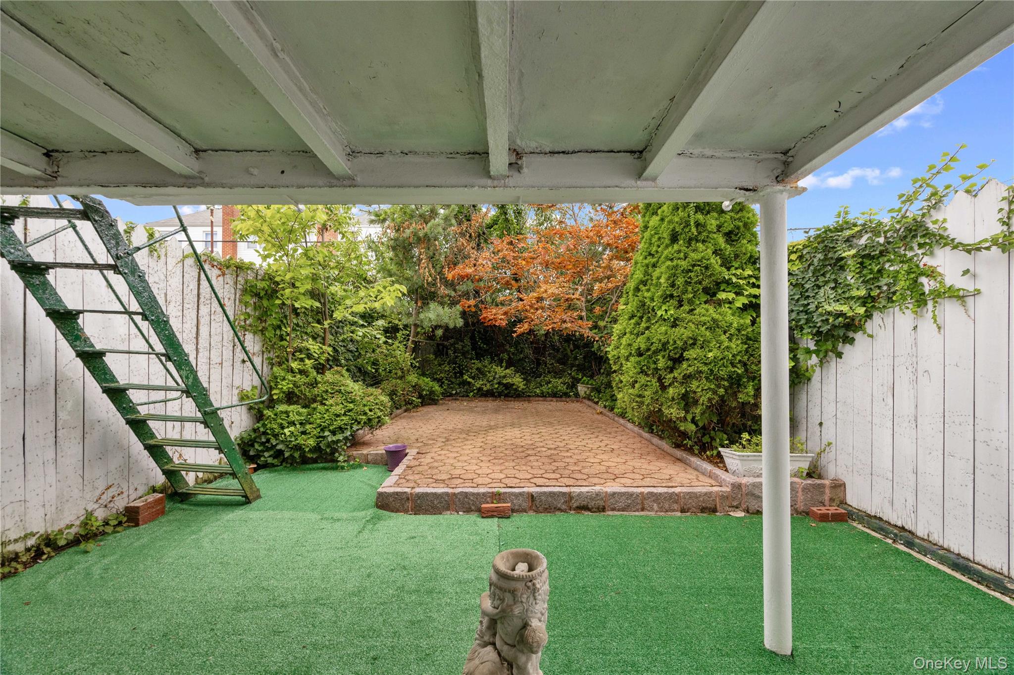 727 Hollywood Avenue Property Photo 34