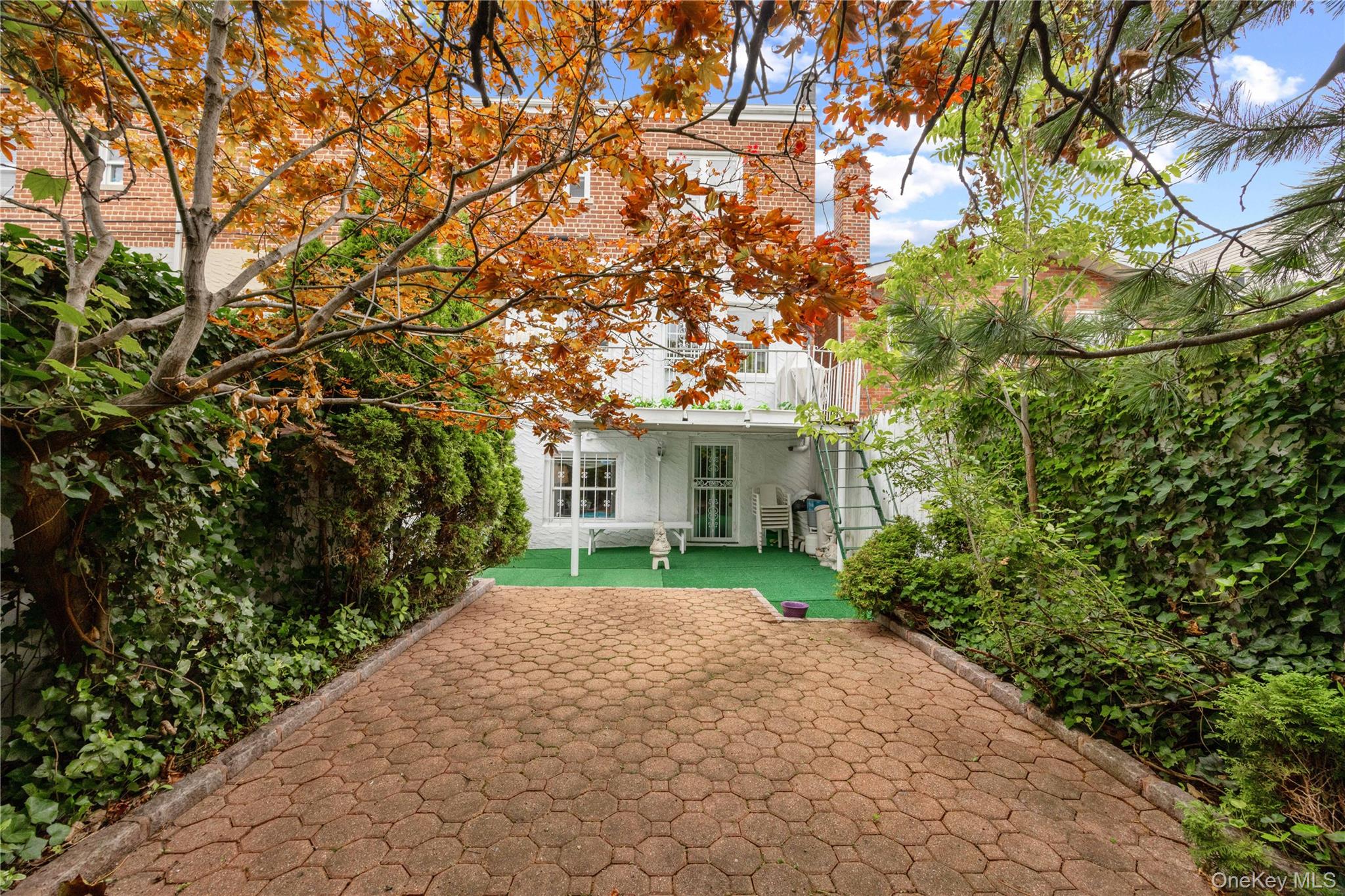 727 Hollywood Avenue Property Photo 37