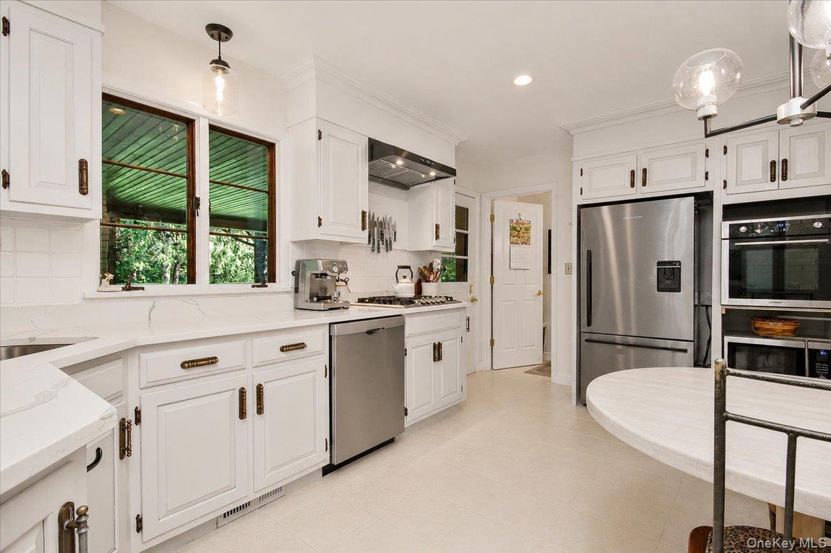 27 Reed Road Property Photo 10