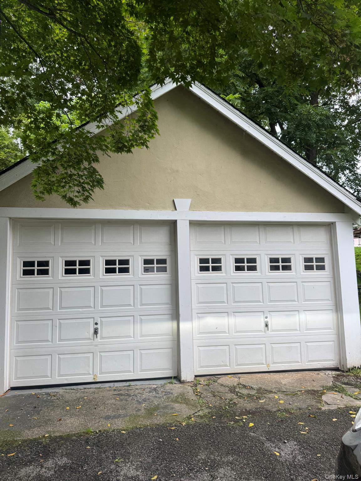 237 8th Street Garage Property Photo 1