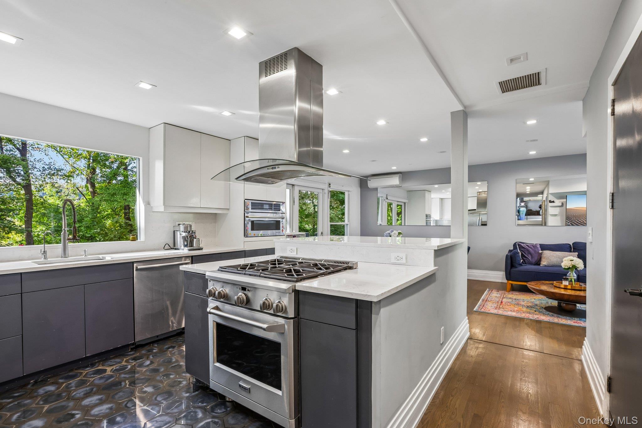 498 Winding Road Property Photo 10