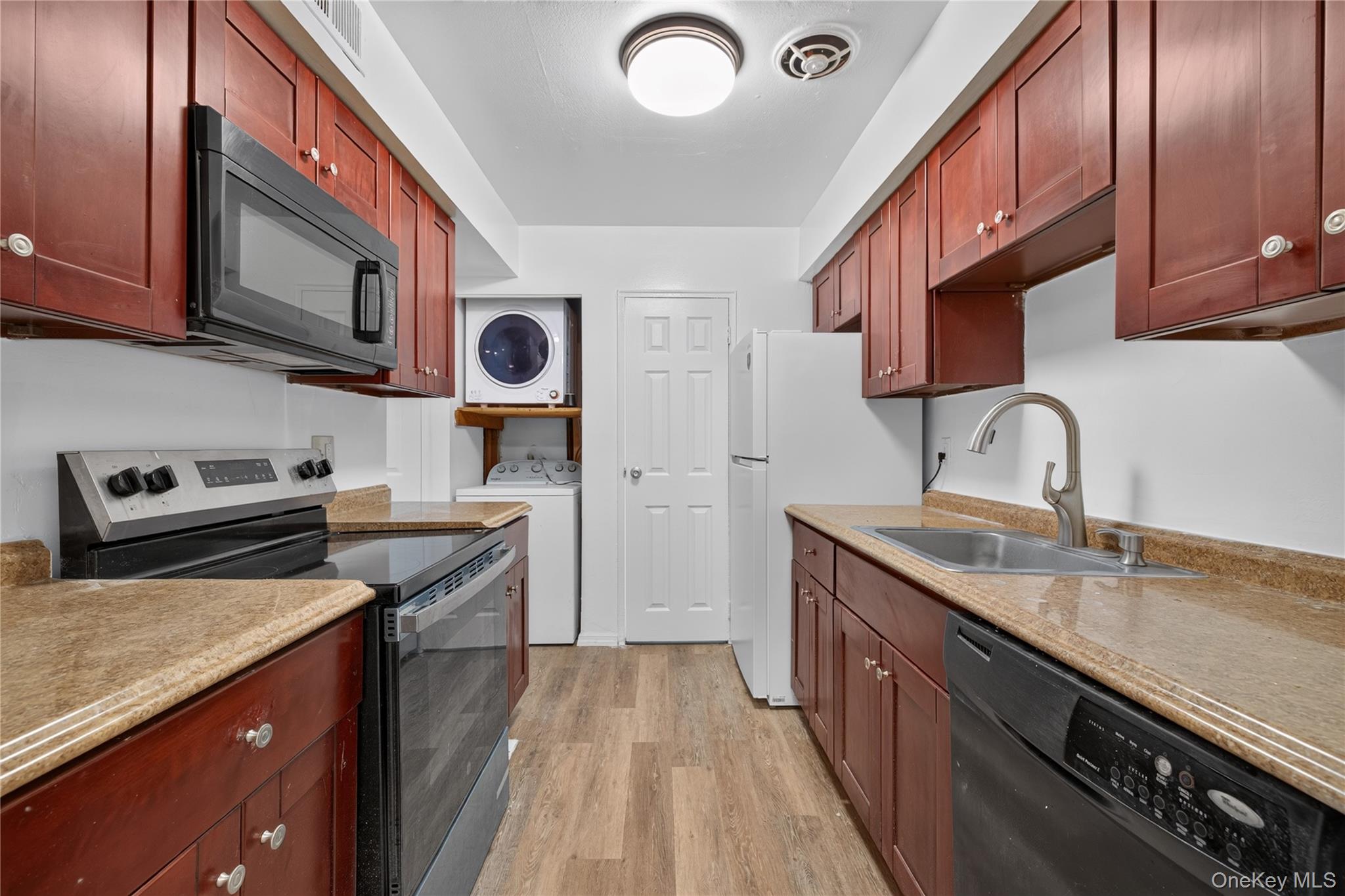 8 Valley Forge Court Property Photo 4