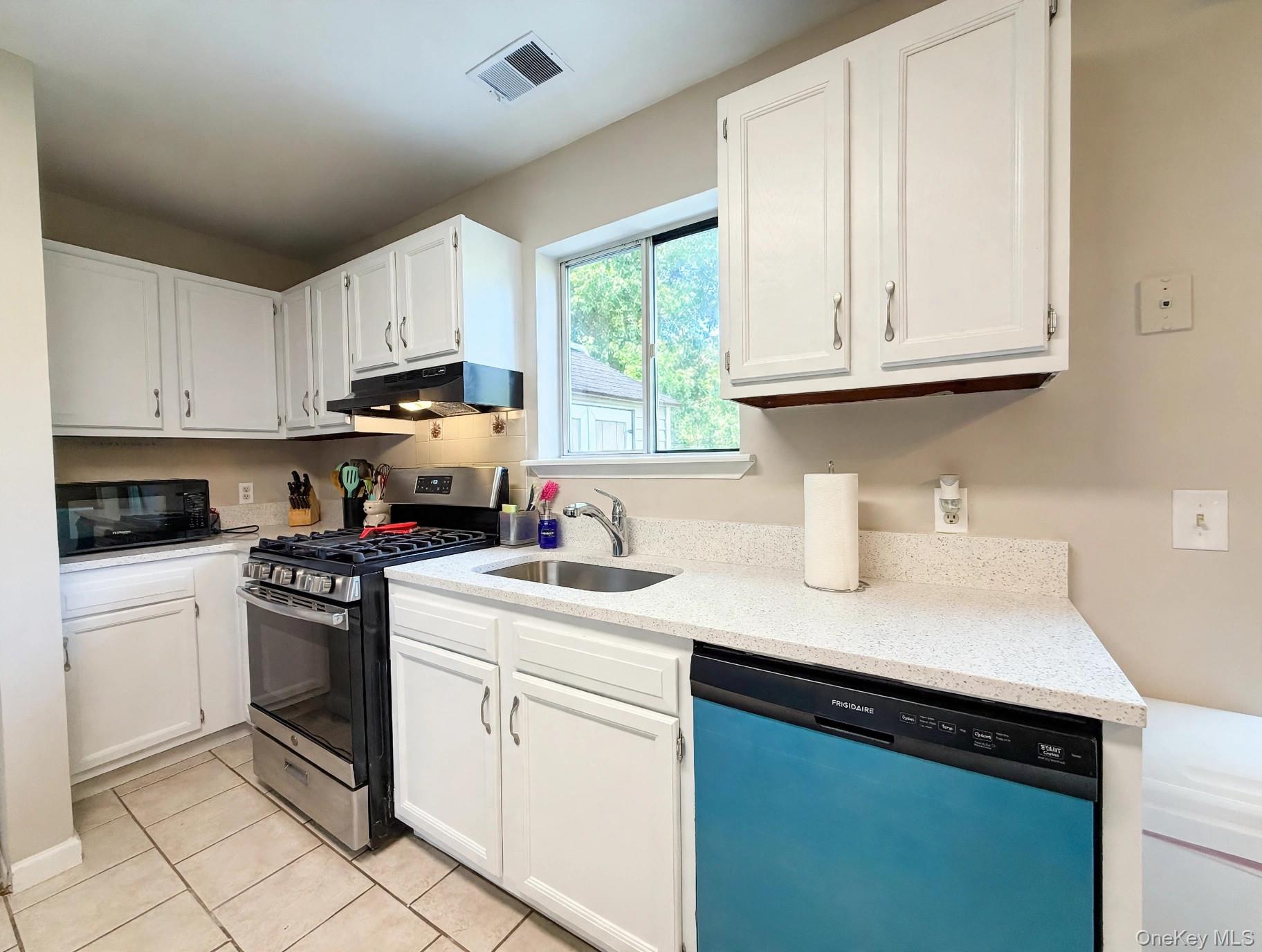 276 Temple Hill Road 706 Property Photo 5