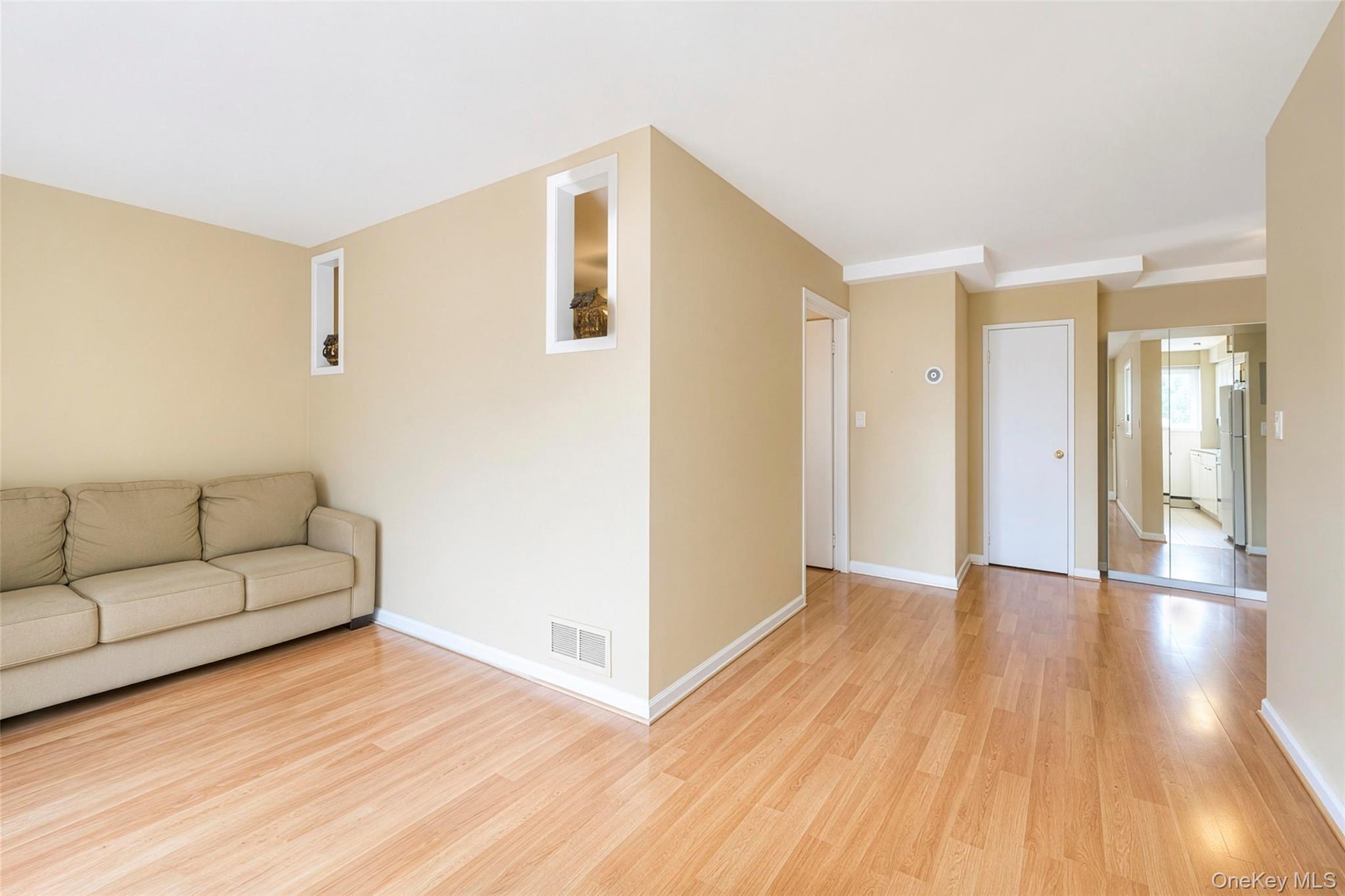 263 N Newbridge Road Property Photo 4