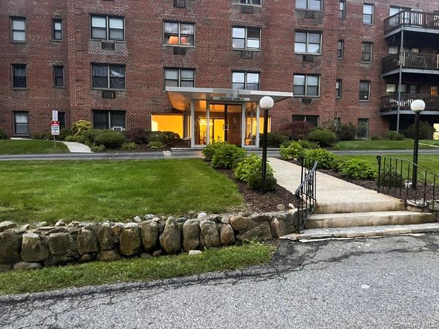 5 Oakdale Manor B22 Property Photo 1