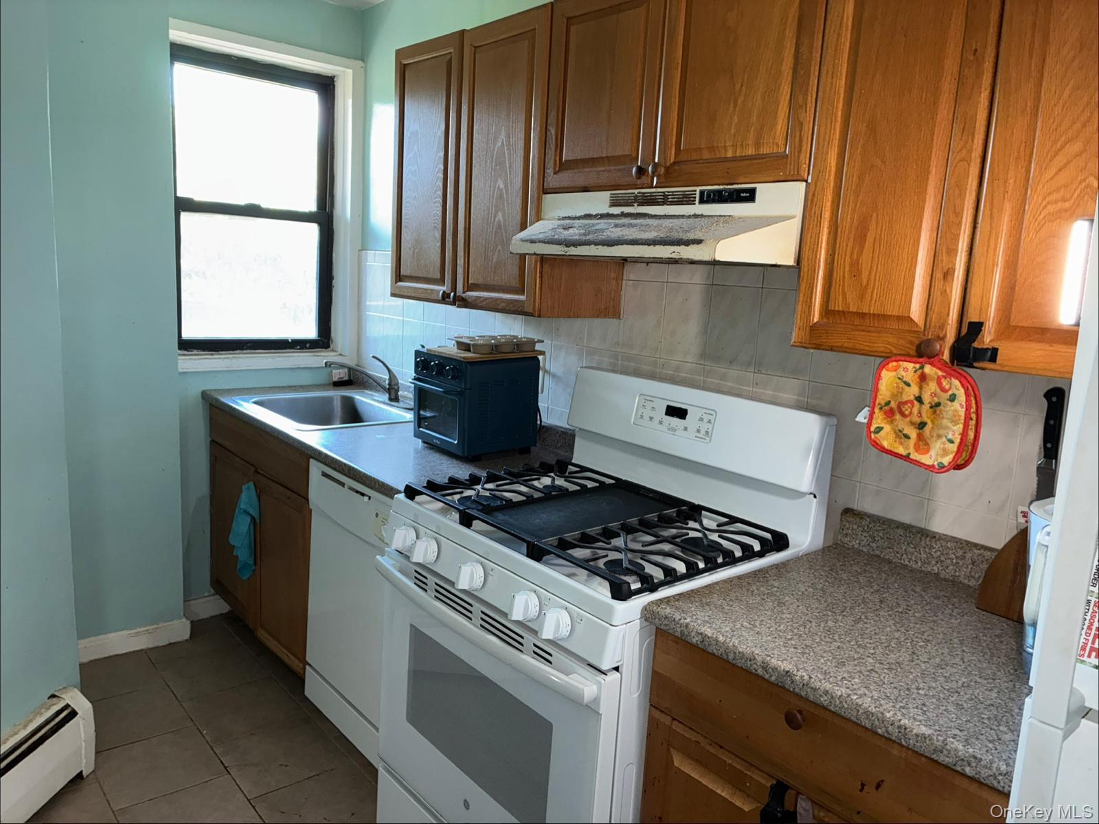 5 Oakdale Manor B22 Property Photo 3