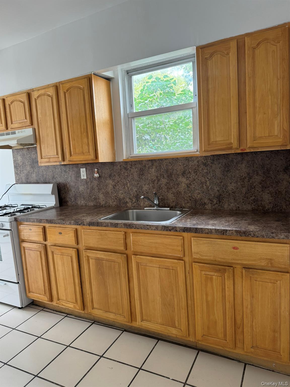 14014 Jewel Avenue Property Photo 6