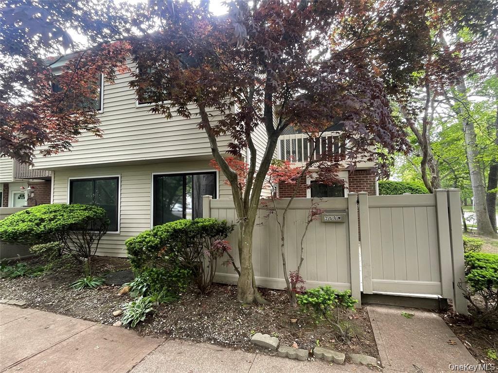 200 Springmeadow Drive M Property Photo 1