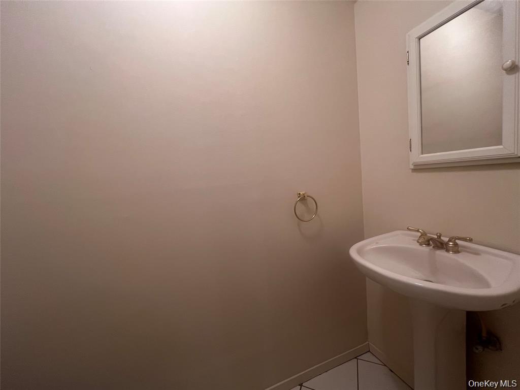 200 Springmeadow Drive M Property Photo 5