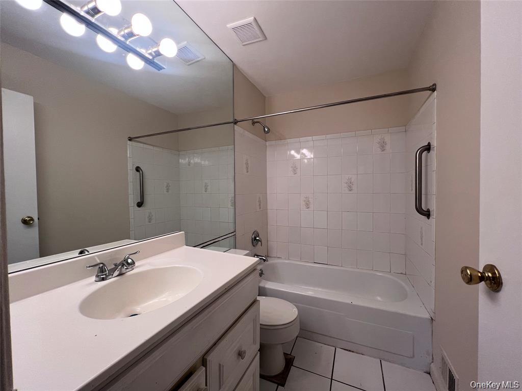200 Springmeadow Drive M Property Photo 15