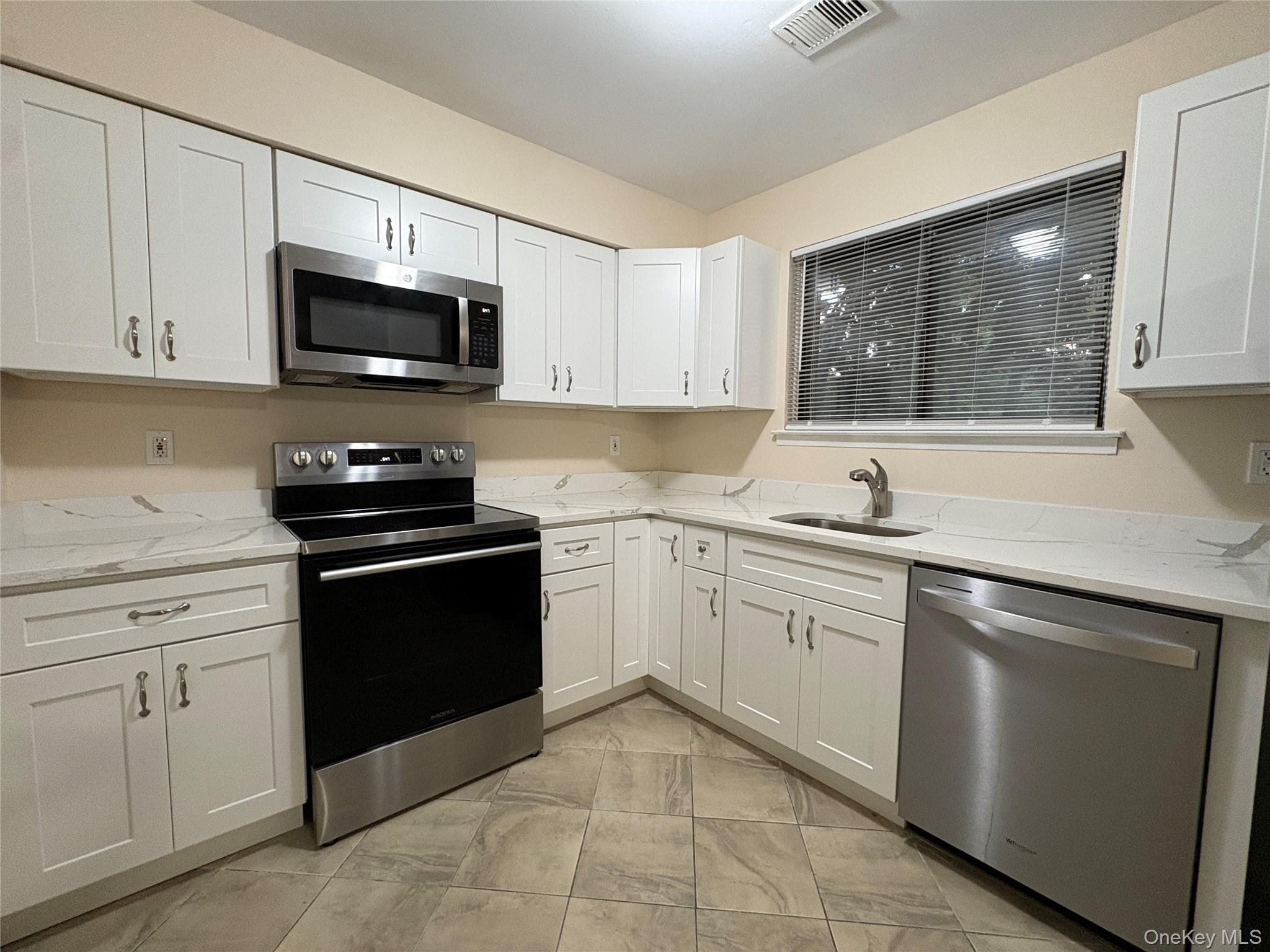 200 Springmeadow Drive M Property Photo 16