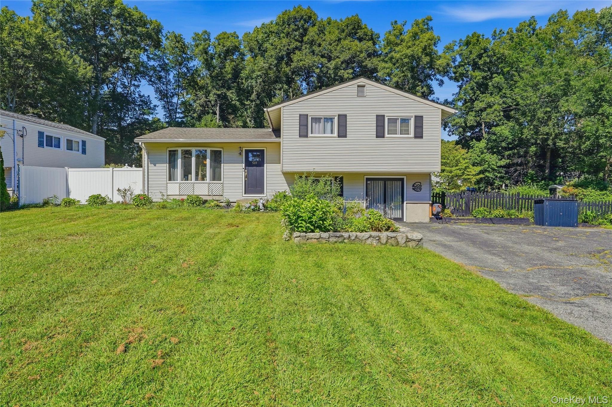 535 Westbrook Drive Property Photo 1