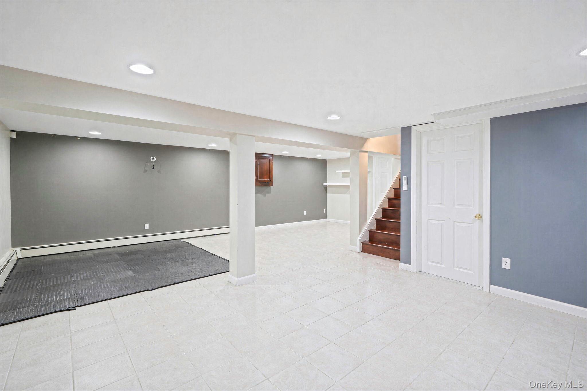 190 Albertson Place Property Photo 20