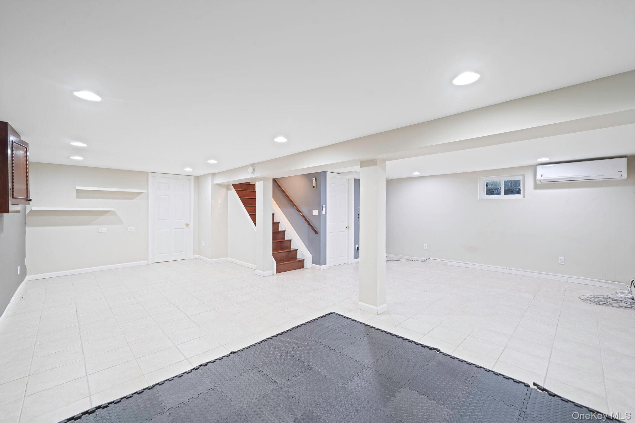 190 Albertson Place Property Photo 21