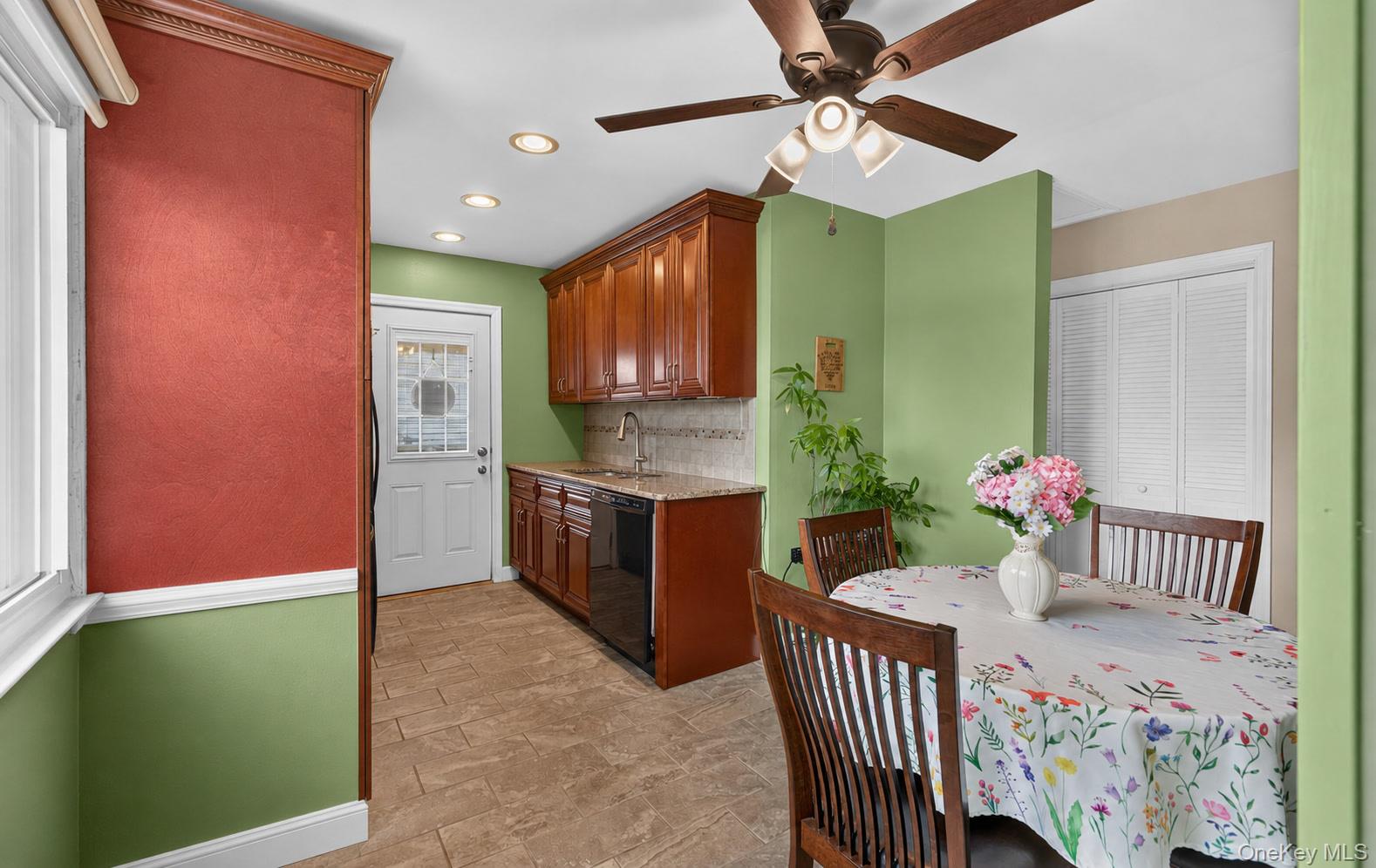 154 Park Lane Property Photo 3