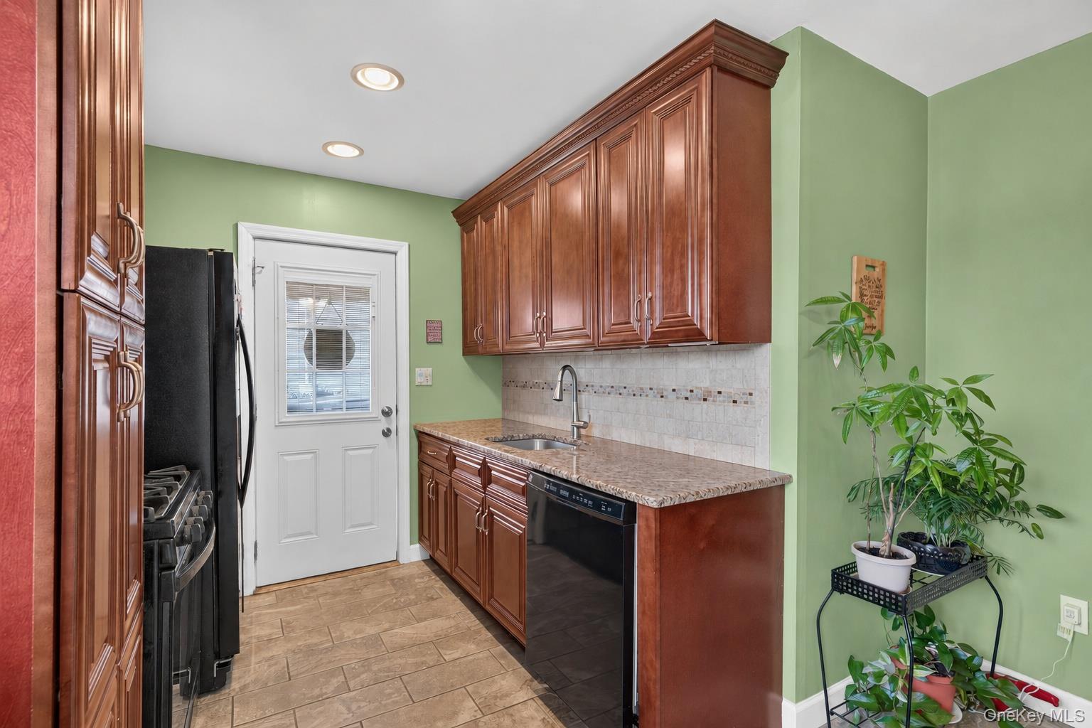 154 Park Lane Property Photo 4