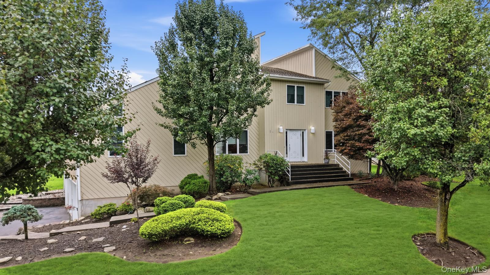 14 Lowell Drive Property Photo 1