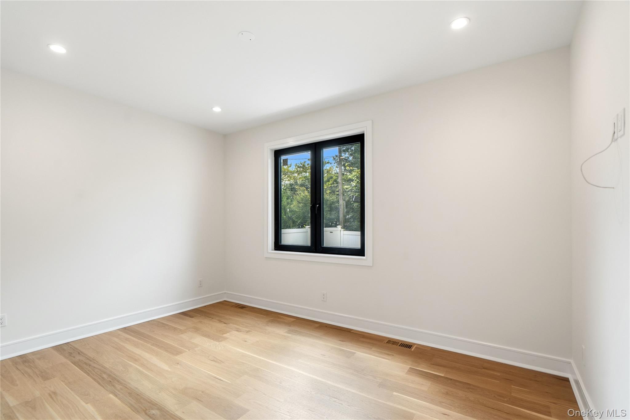 30 Hedge Lane Property Photo 22