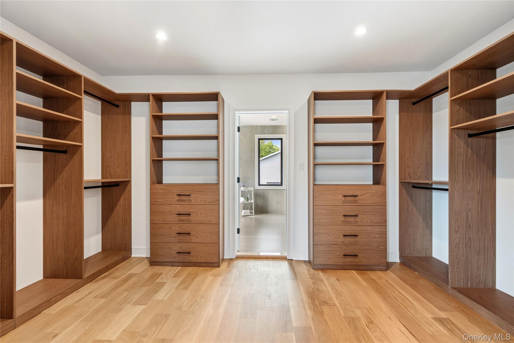 30 Hedge Lane Property Photo 28