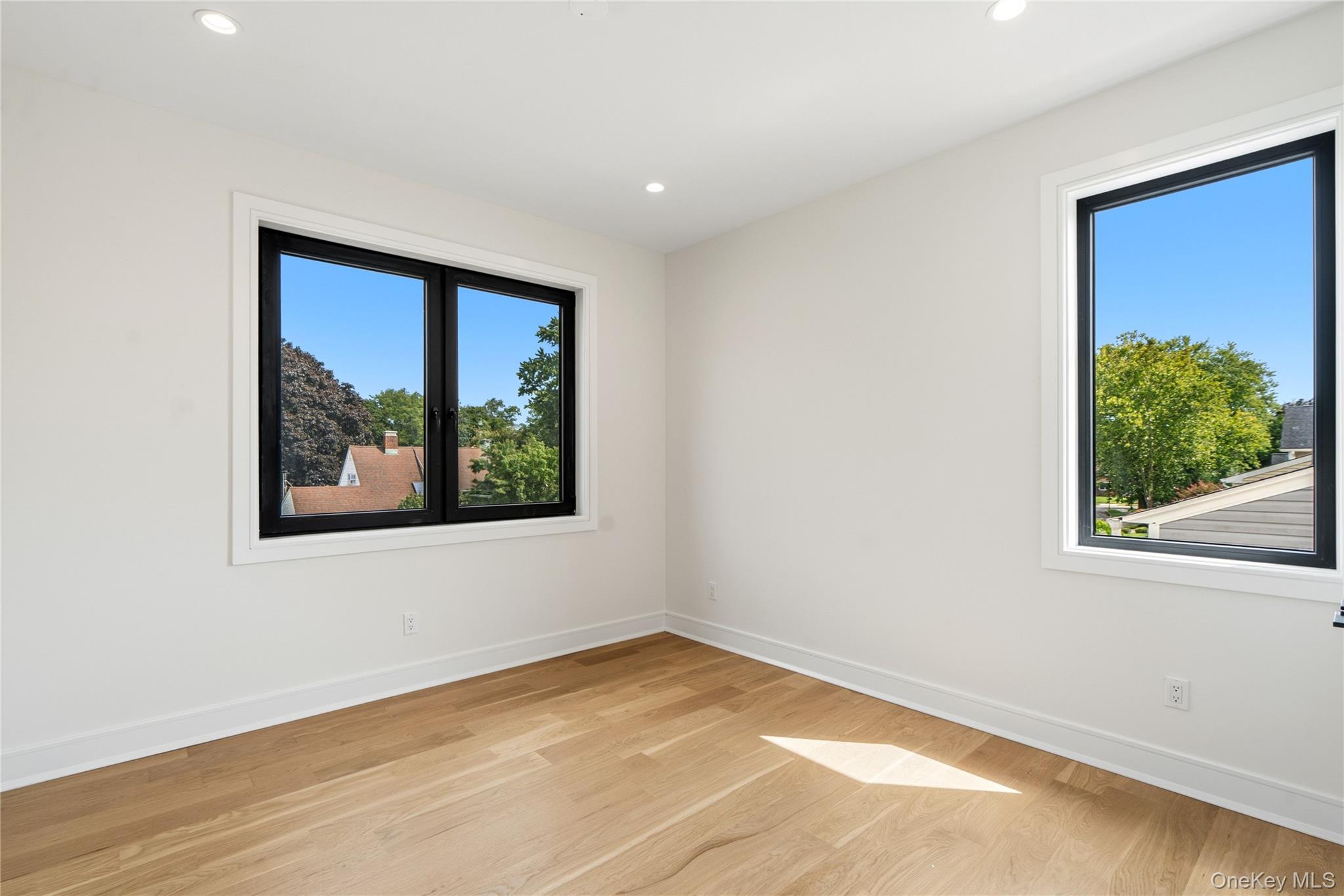 30 Hedge Lane Property Photo 33