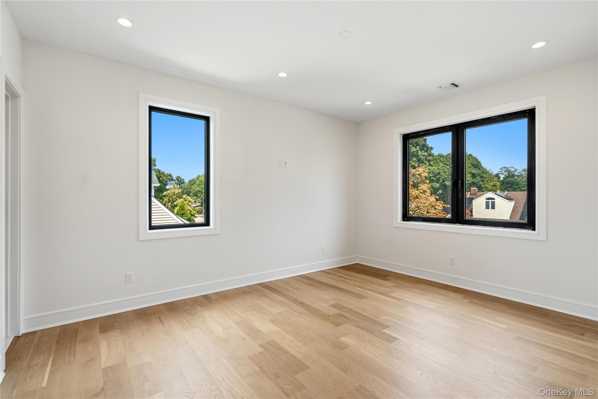 30 Hedge Lane Property Photo 36