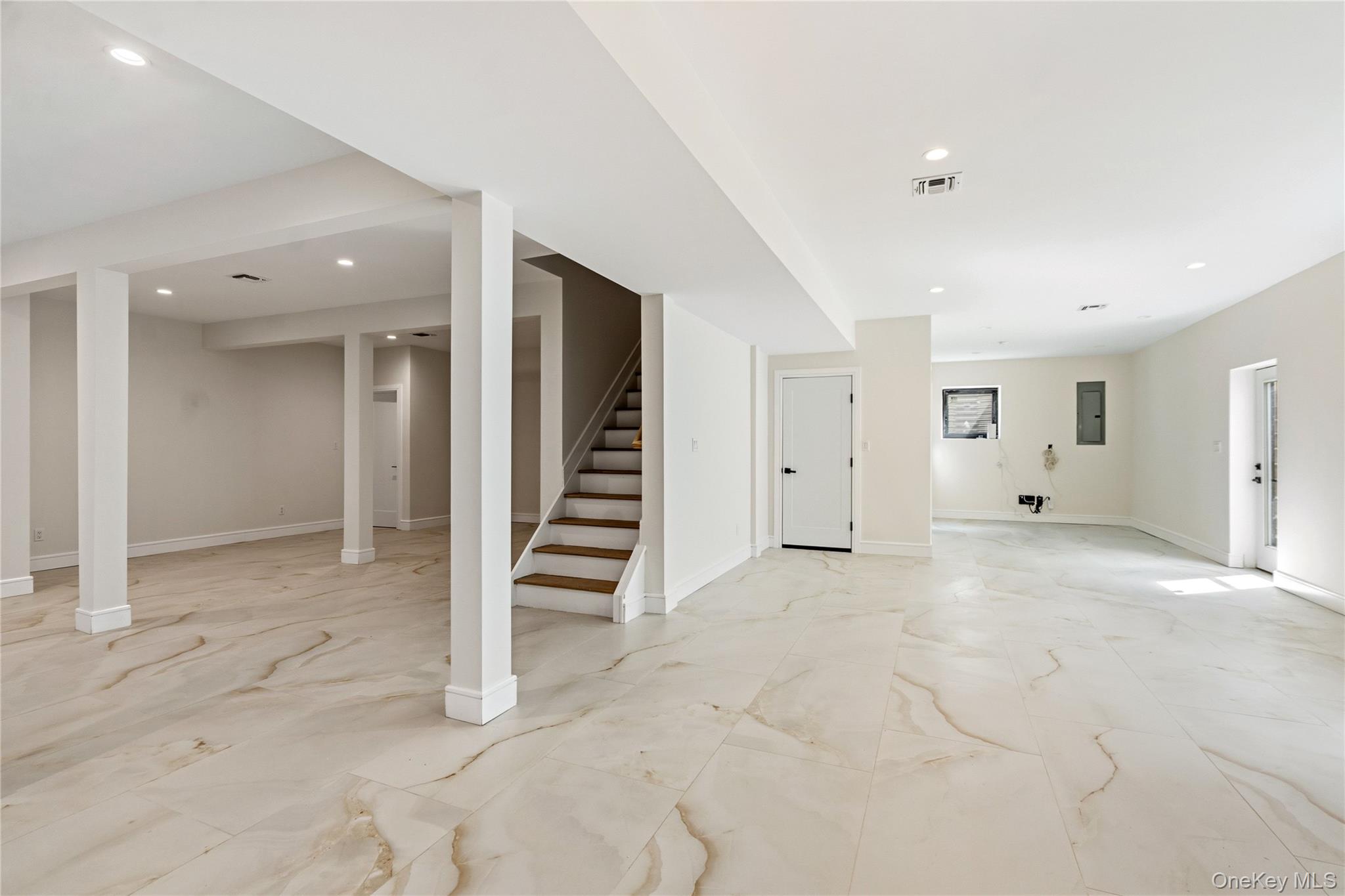 30 Hedge Lane Property Photo 38