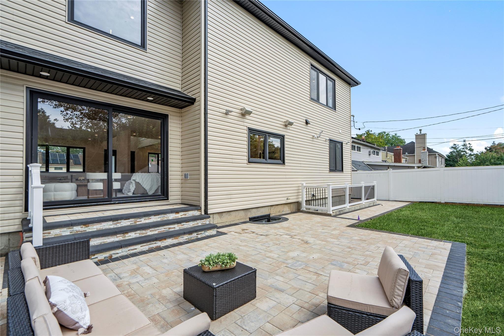 30 Hedge Lane Property Photo 43
