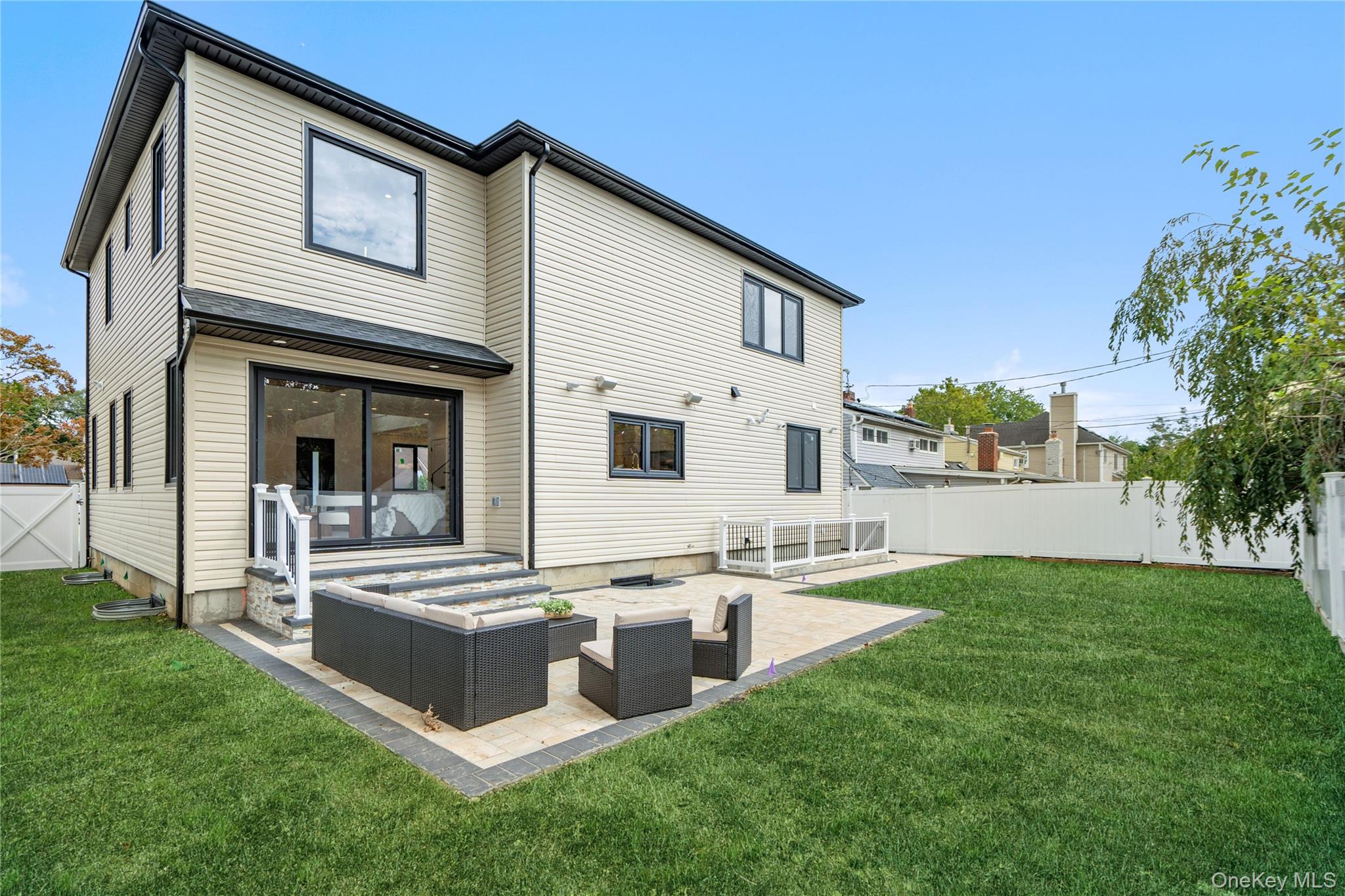 30 Hedge Lane Property Photo 44