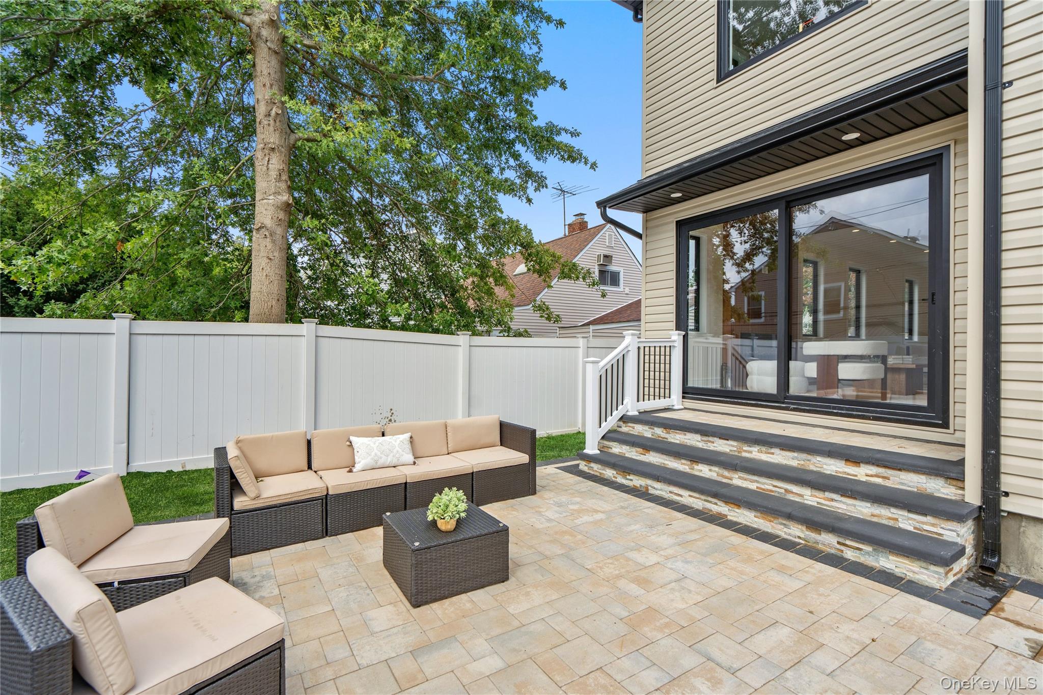 30 Hedge Lane Property Photo 45