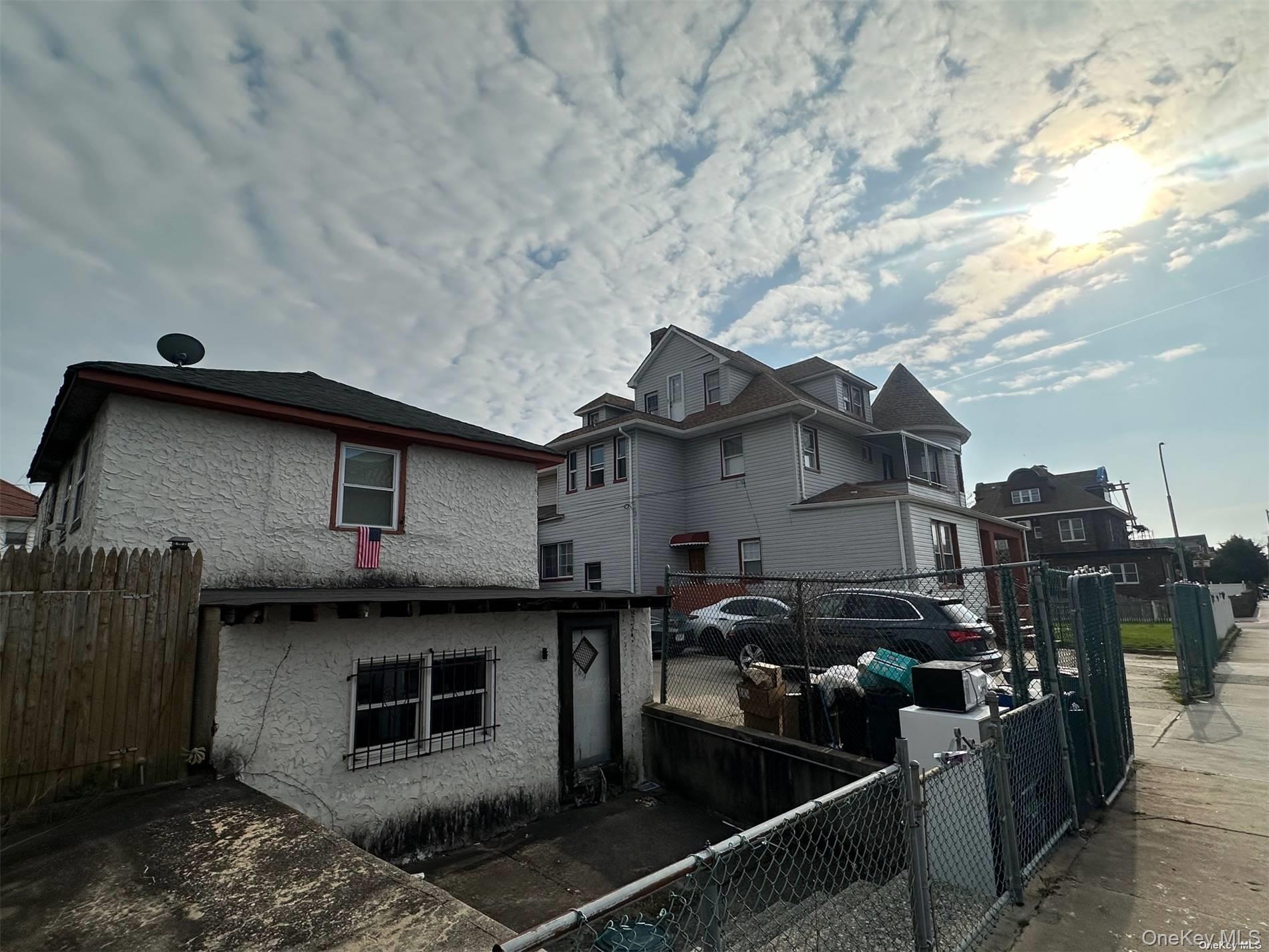 3815 Sea Gate Avenue Property Photo 3