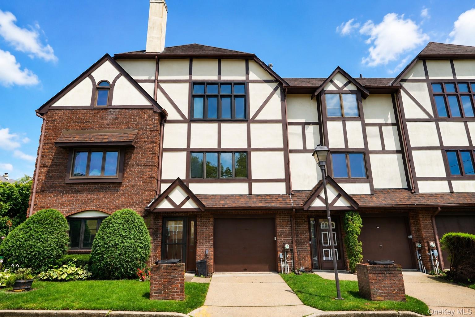 16 Fox Hunt Court Property Photo 2