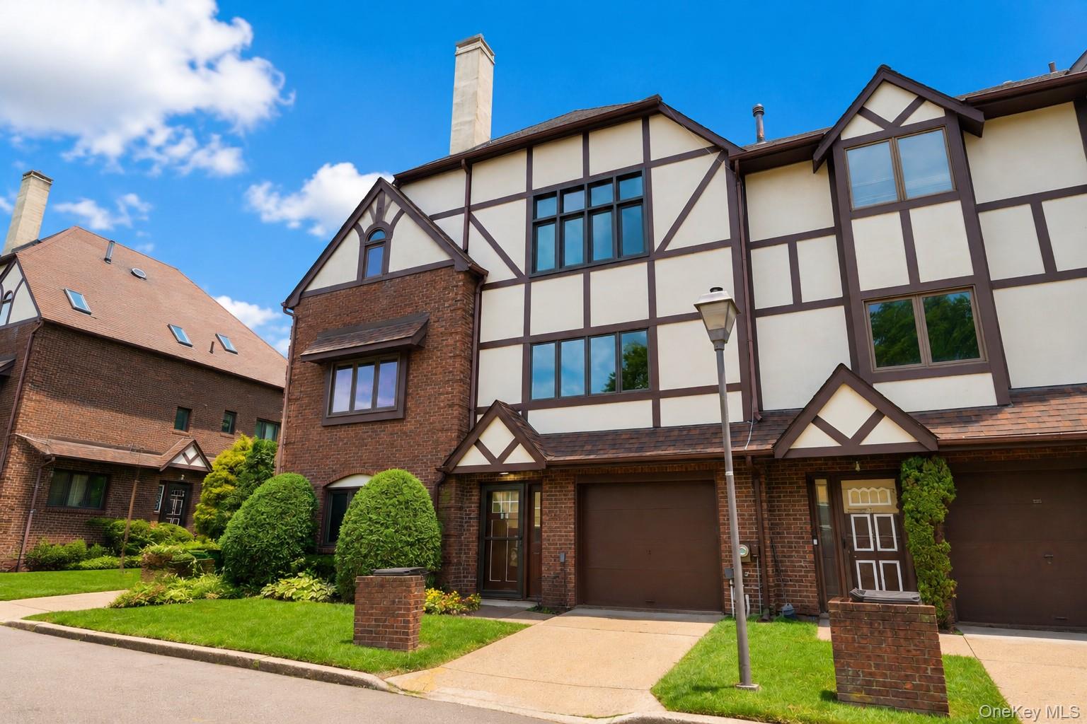 16 Fox Hunt Court Property Photo 3