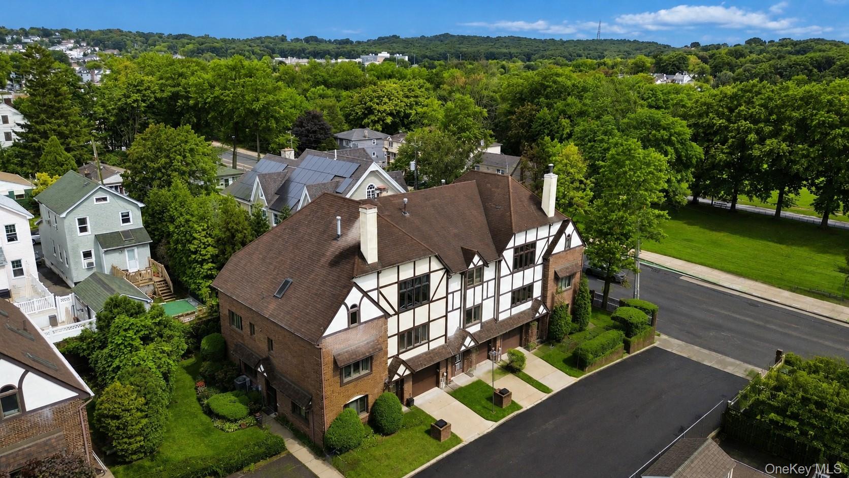 16 Fox Hunt Court Property Photo 4