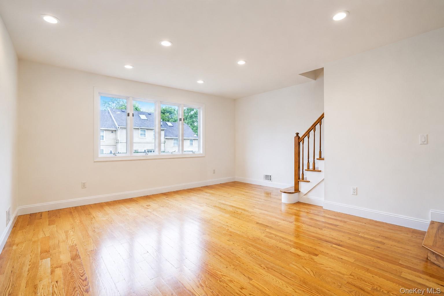 16 Fox Hunt Court Property Photo 8