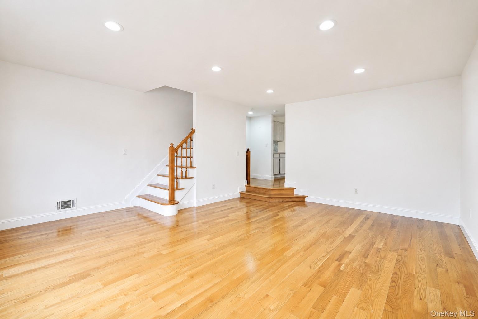 16 Fox Hunt Court Property Photo 9