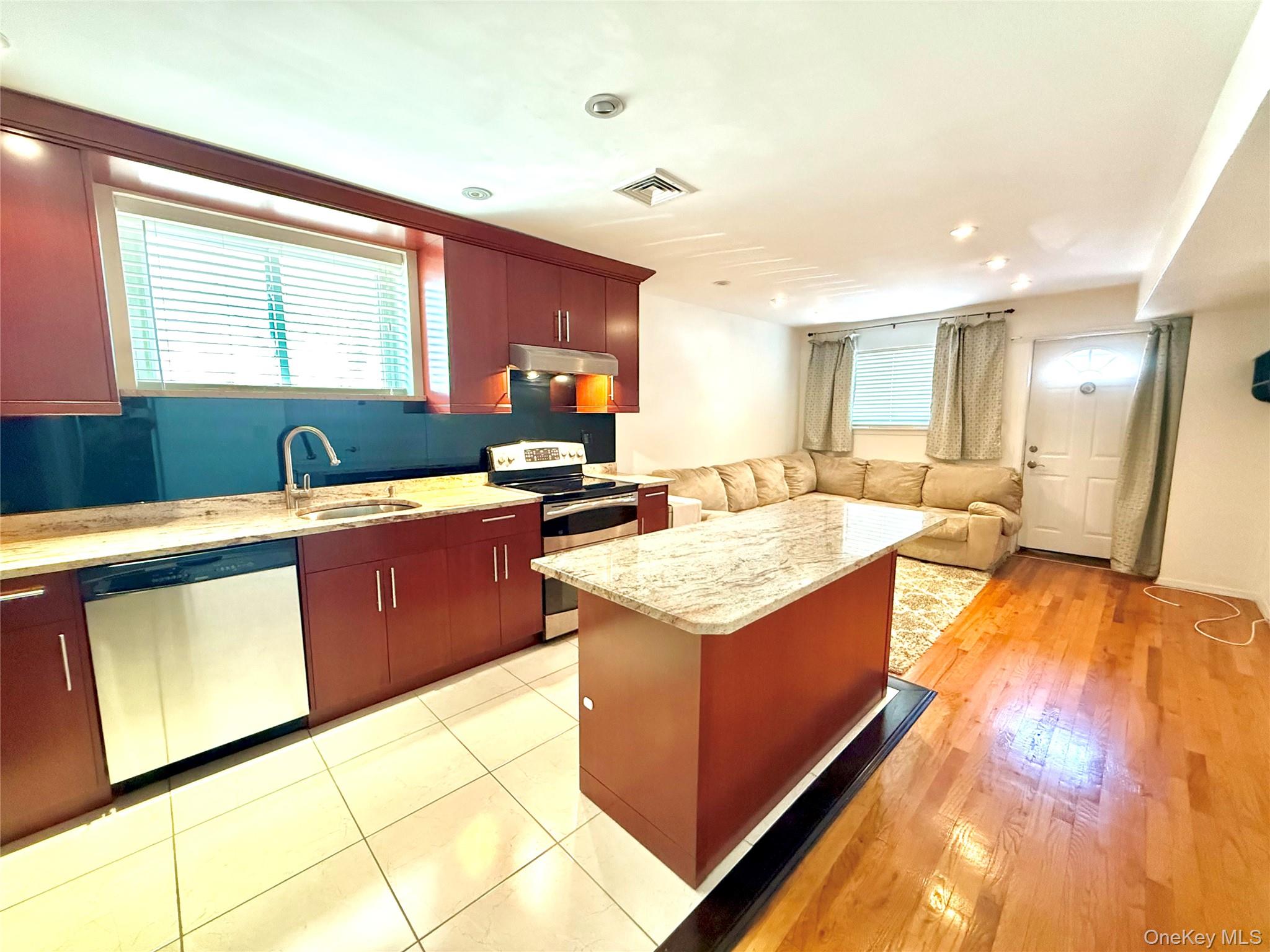 32 Elissa Lane Unit 1 Property Photo 3