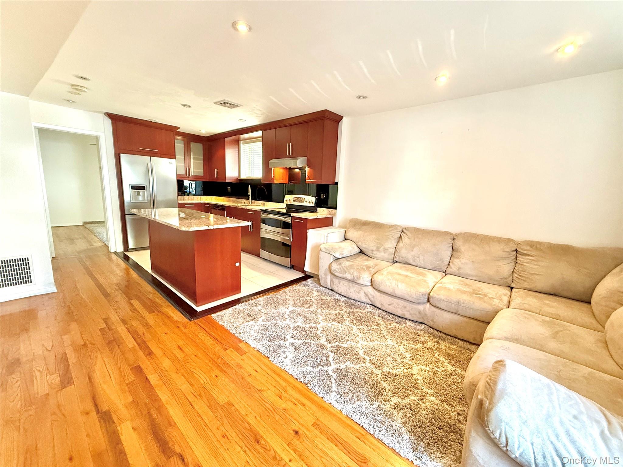 32 Elissa Lane Unit 1 Property Photo 4