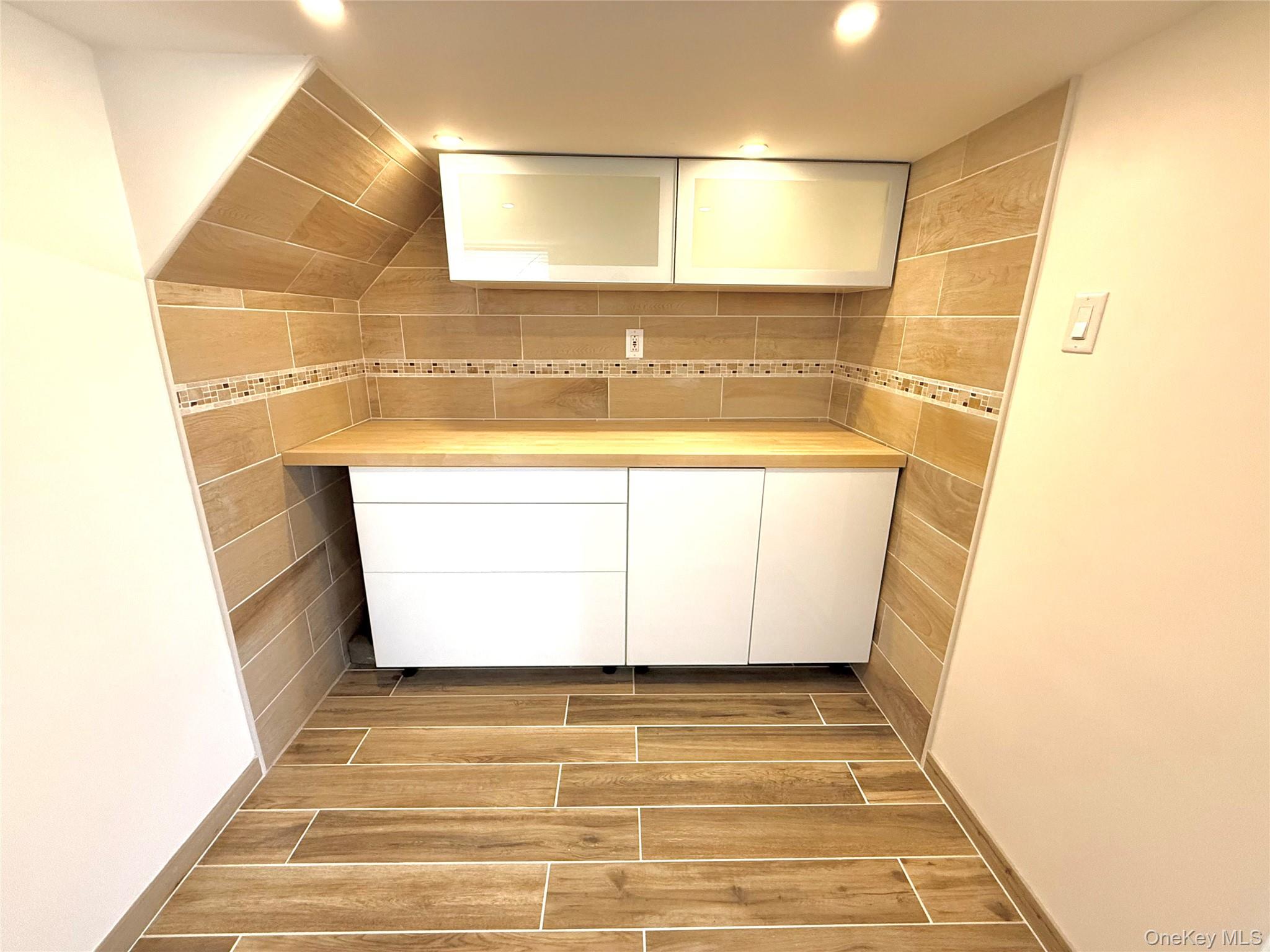 32 Elissa Lane Unit 1 Property Photo 6