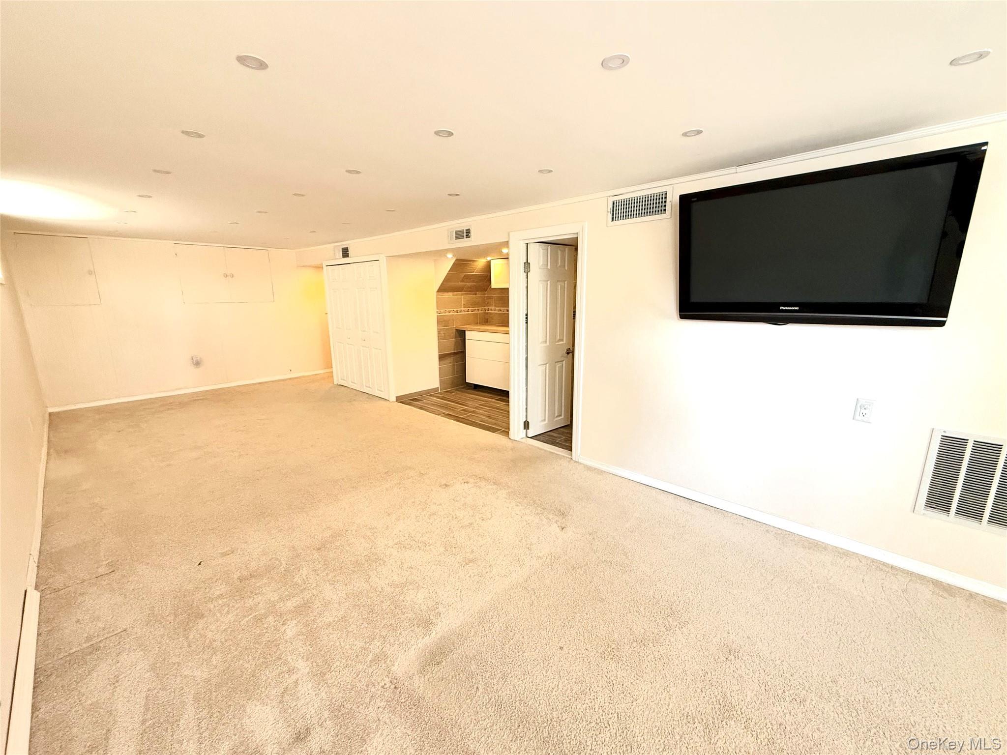 32 Elissa Lane Unit 1 Property Photo 7