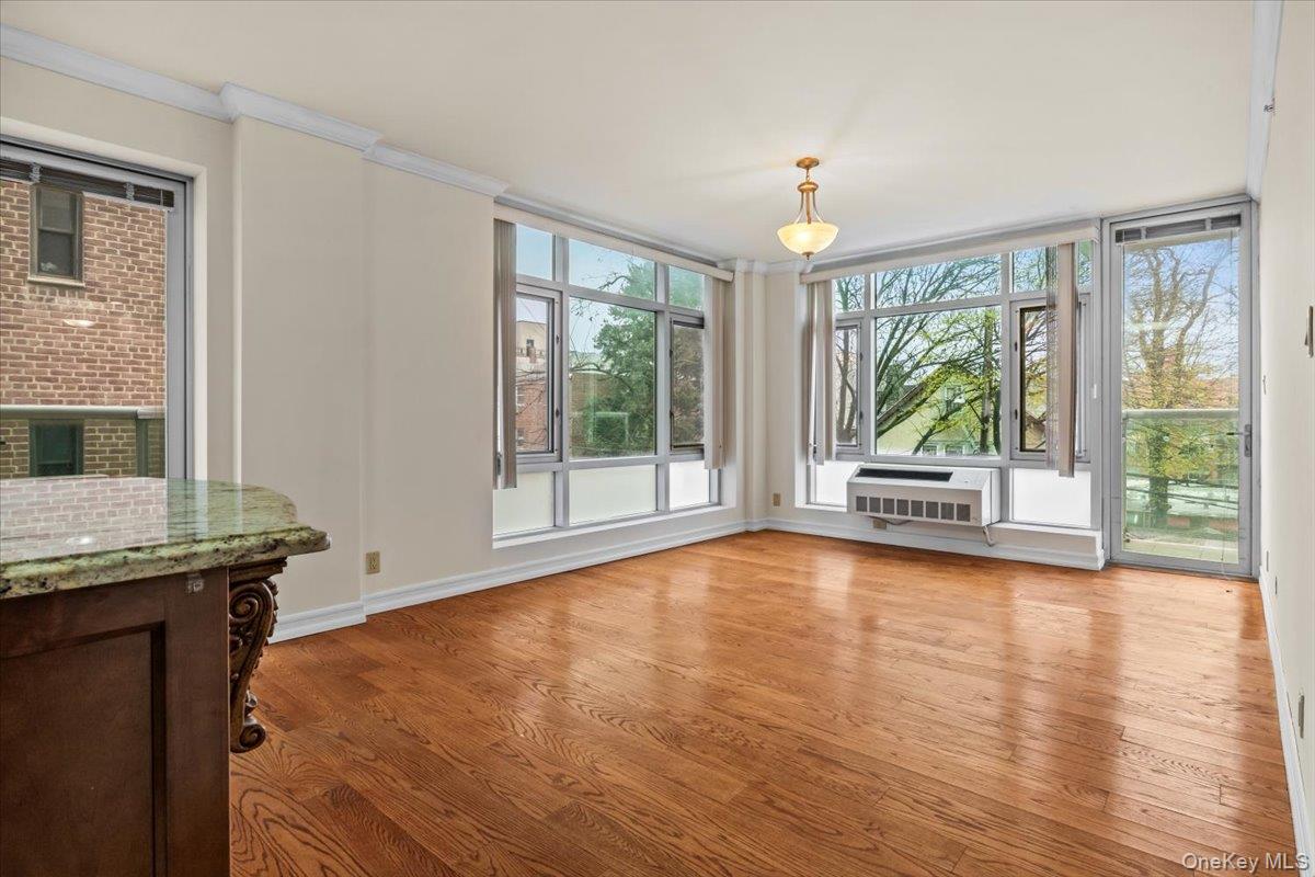 3511 Cambridge 3F Property Photo 1