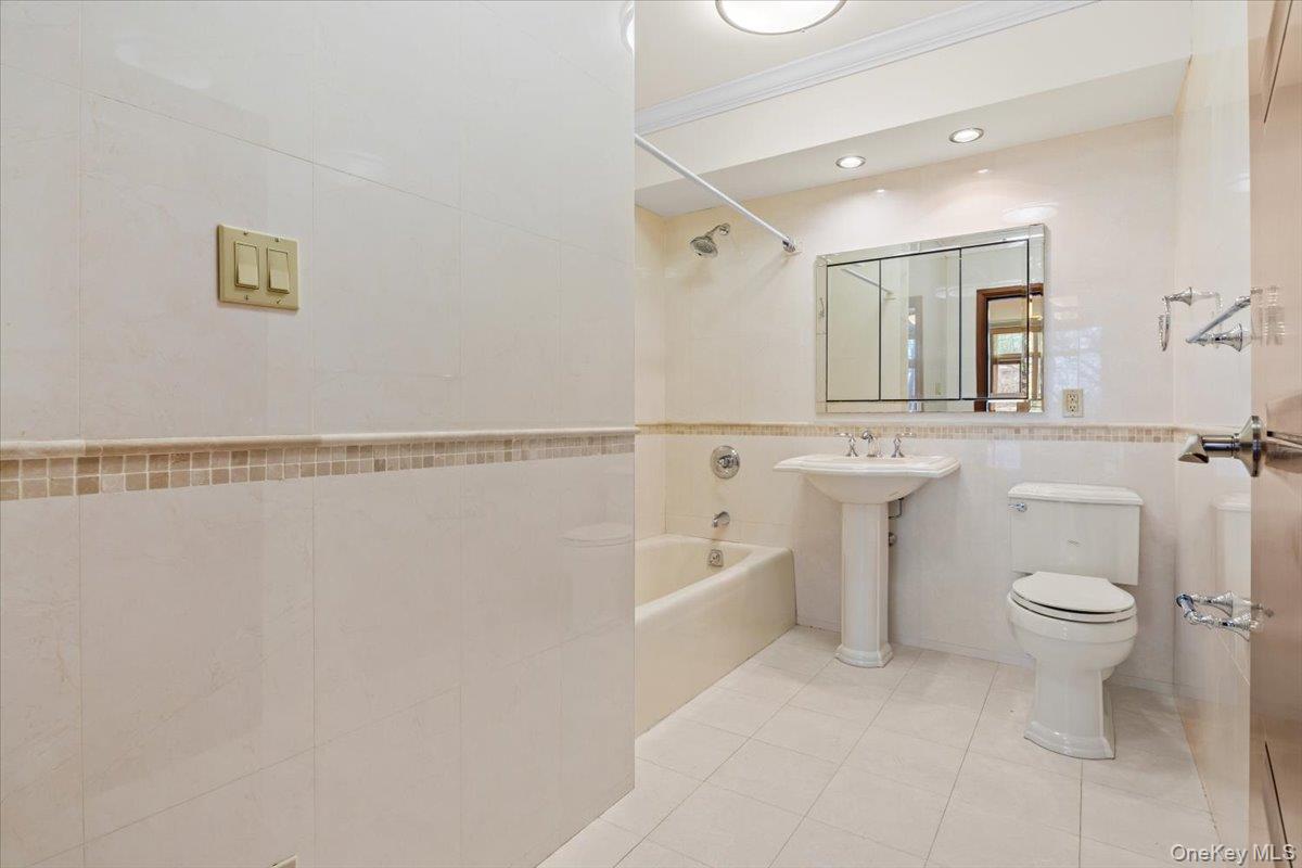 3511 Cambridge 3f Property Photo 7