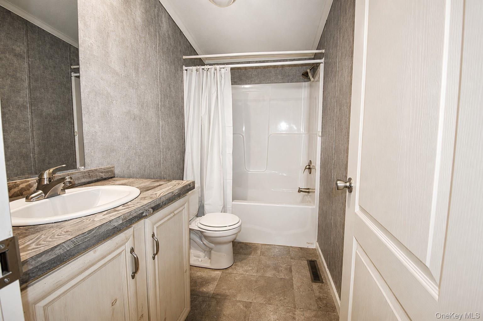 64 Airport Road Property Photo 18