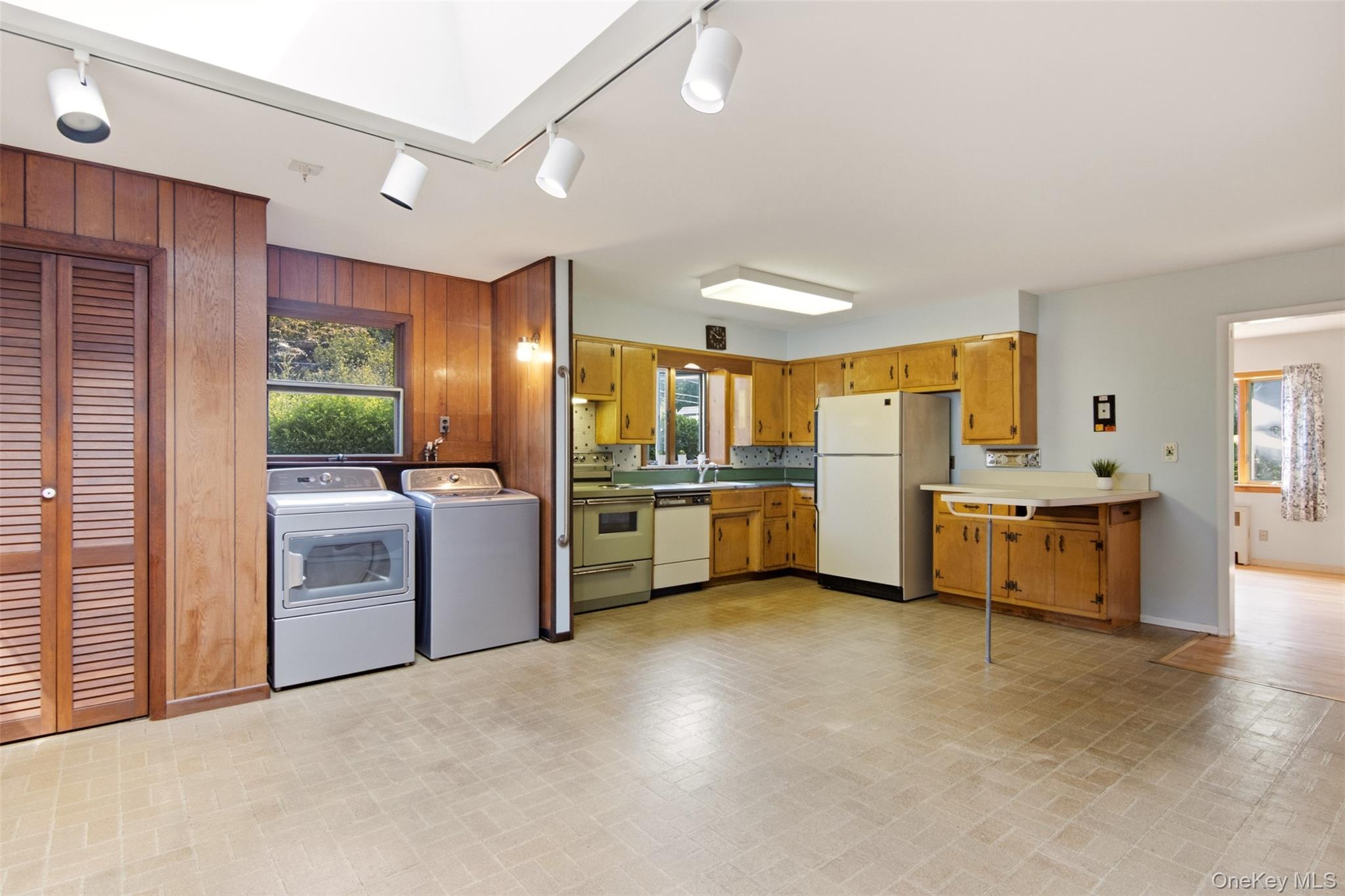 27 E 17th Street Property Photo 7