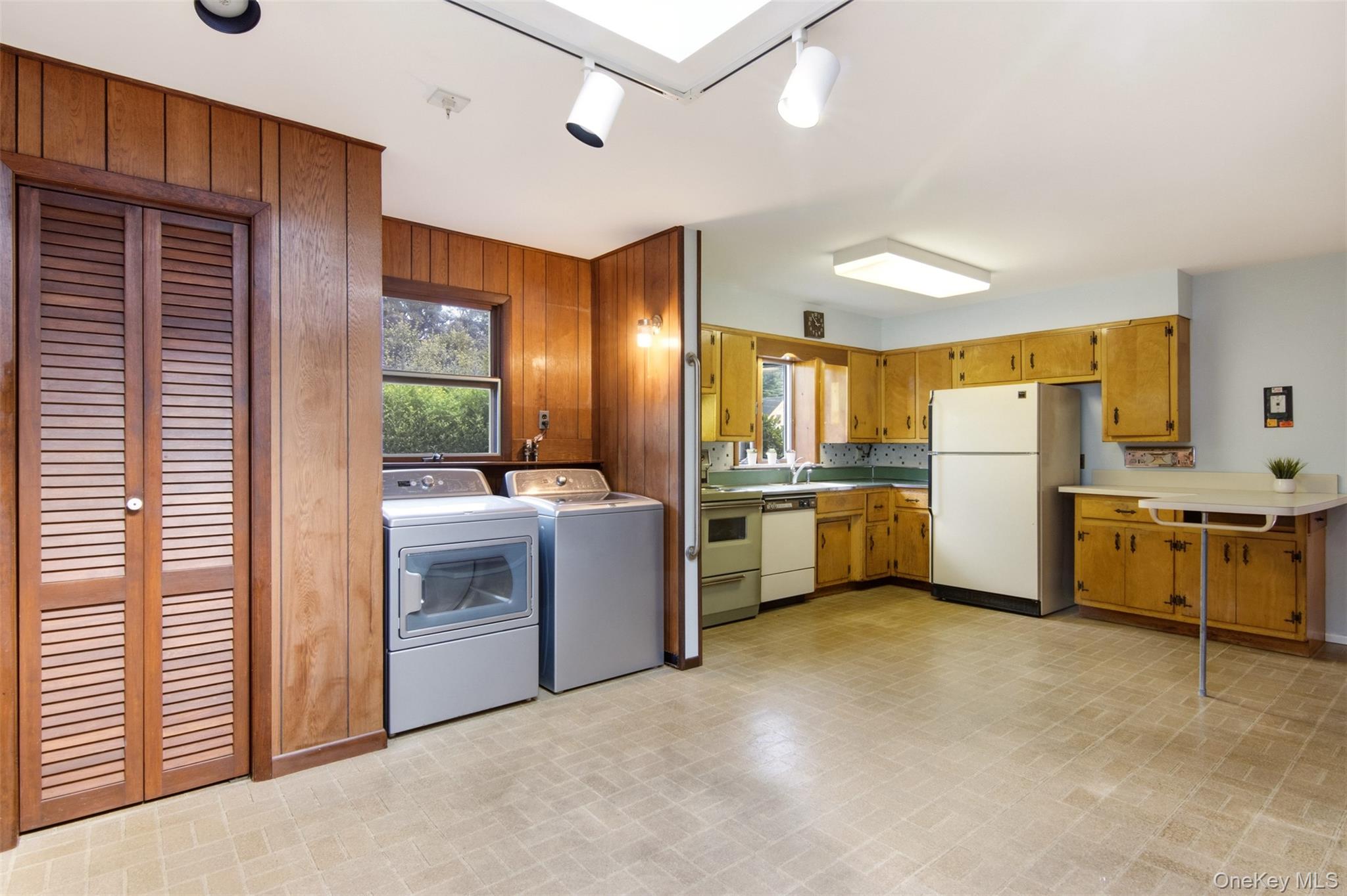 27 E 17th Street Property Photo 8