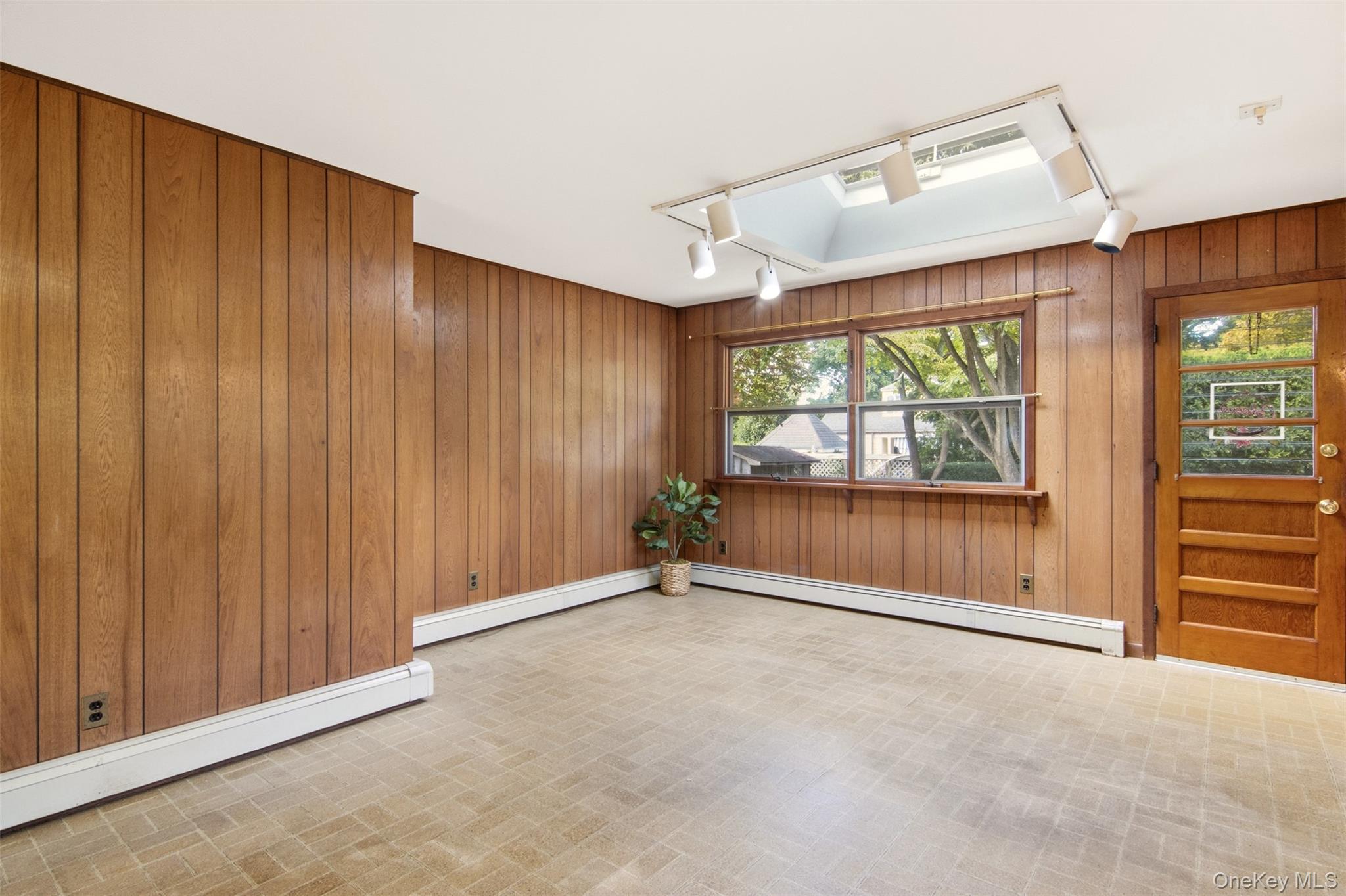 27 E 17th Street Property Photo 10