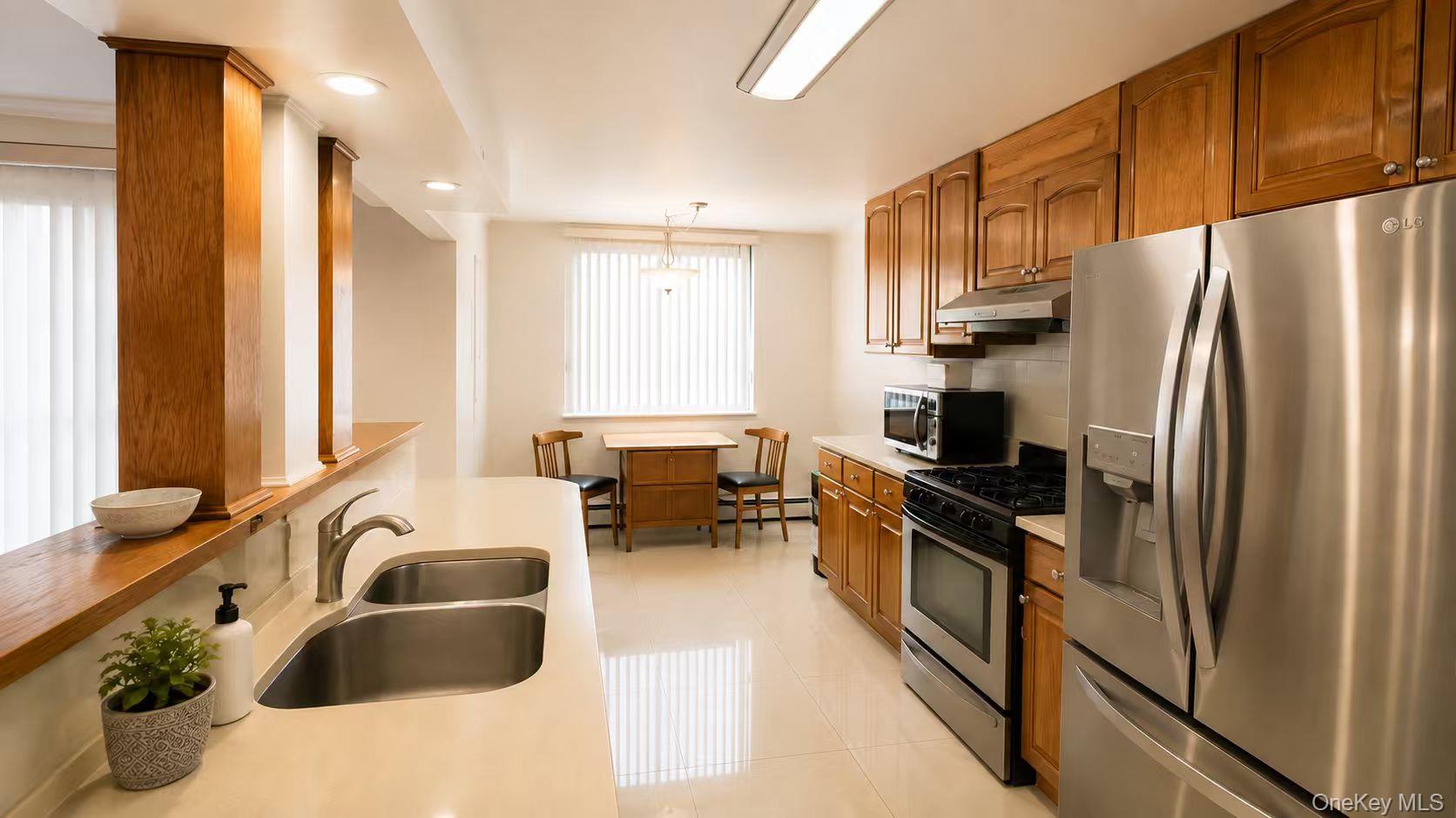 14477 Roosevelt Avenue 8g Property Photo 4