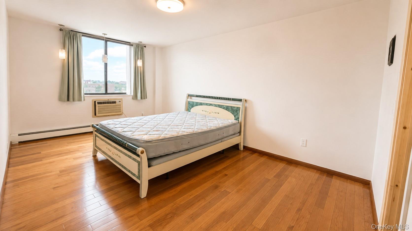 14477 Roosevelt Avenue 8g Property Photo 6