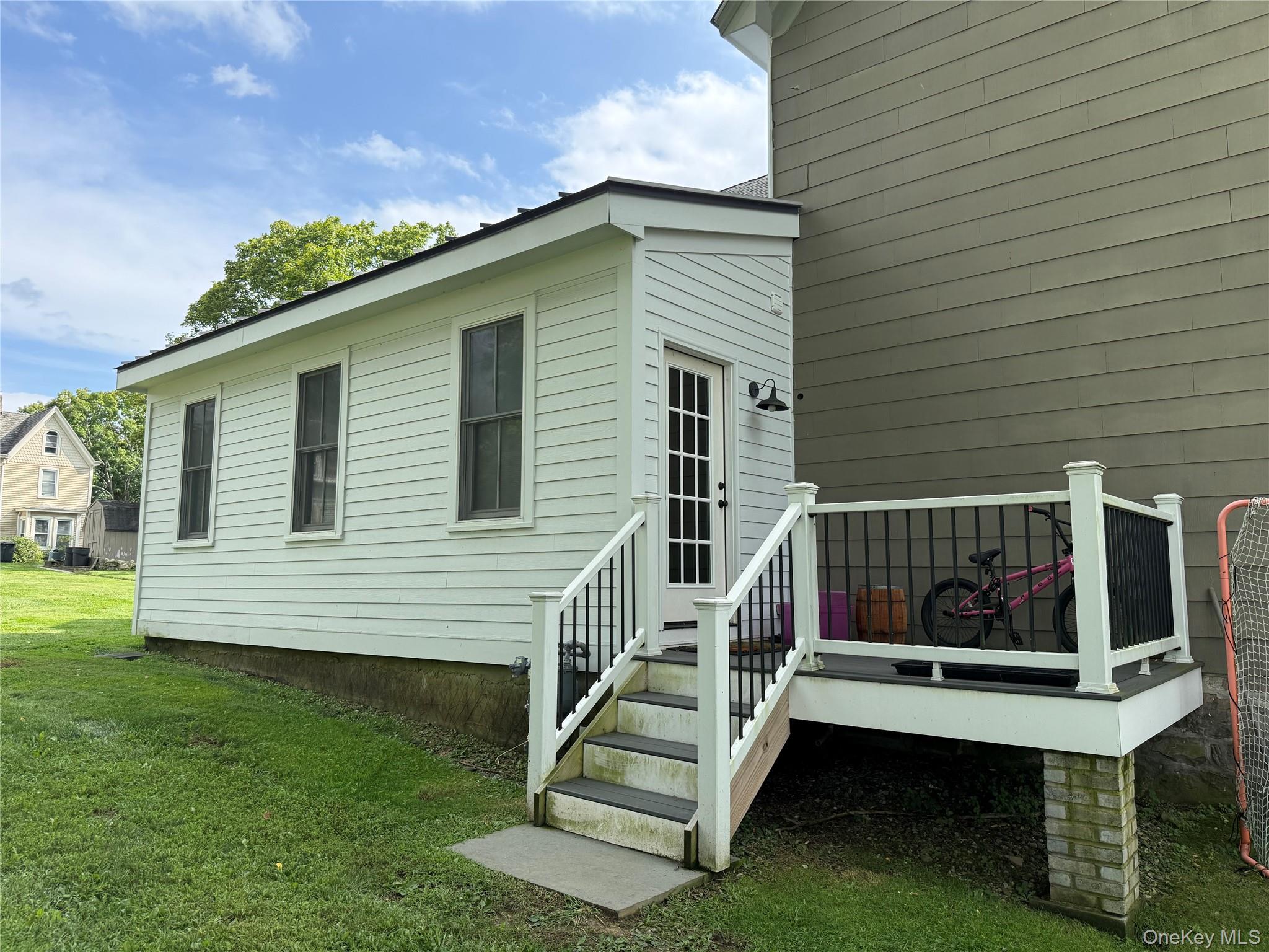 1046018 Property Photo 1