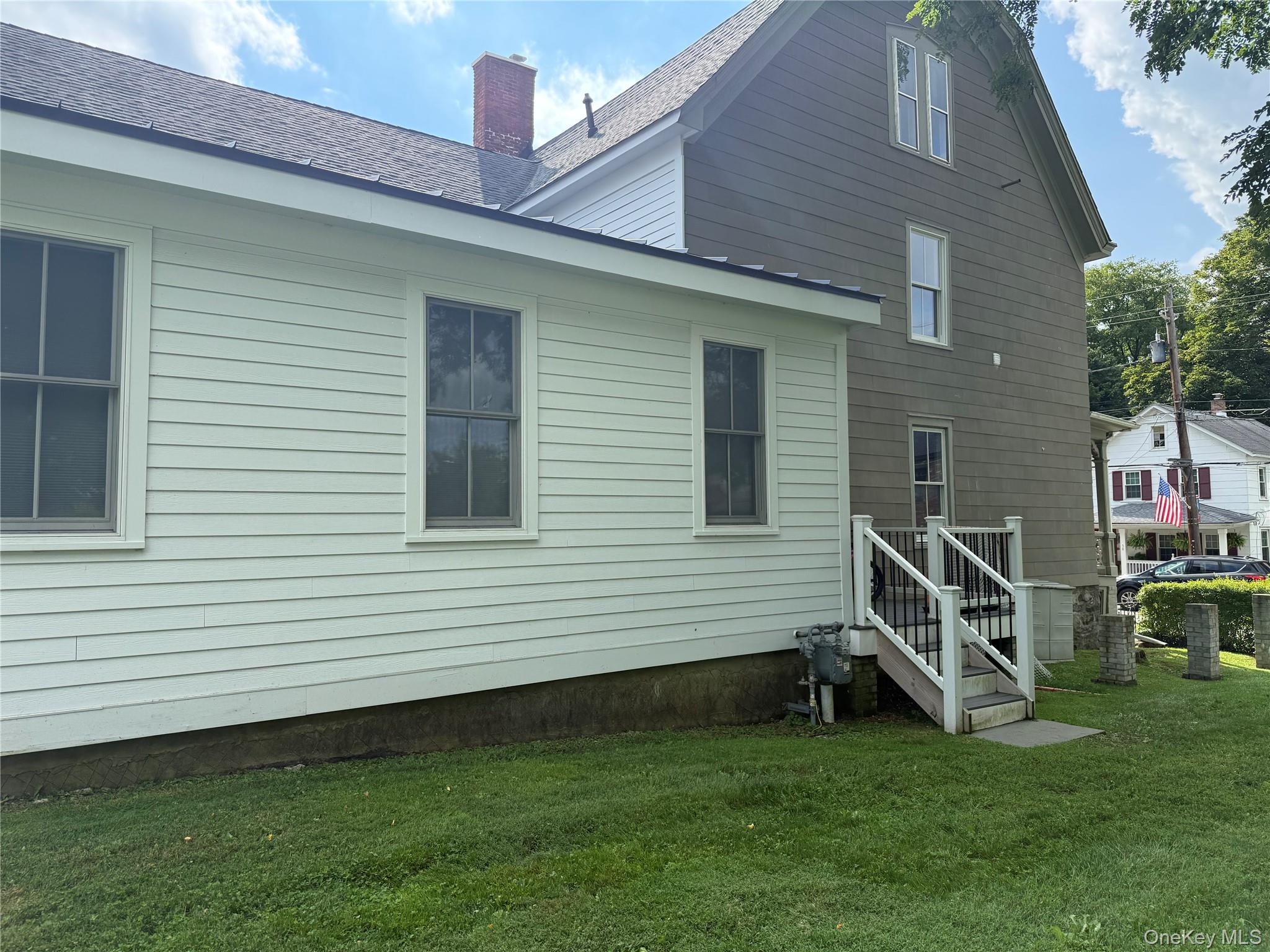 1046018 Property Photo 2